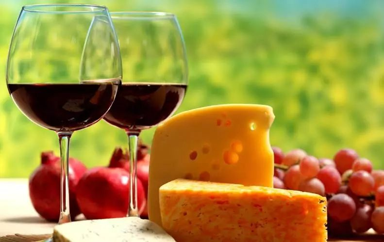 饮用葡萄酒对身体有什么好处和坏处？