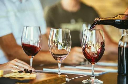 【葡萄酒招商加盟】之 每天喝多少红酒对身体比较好？